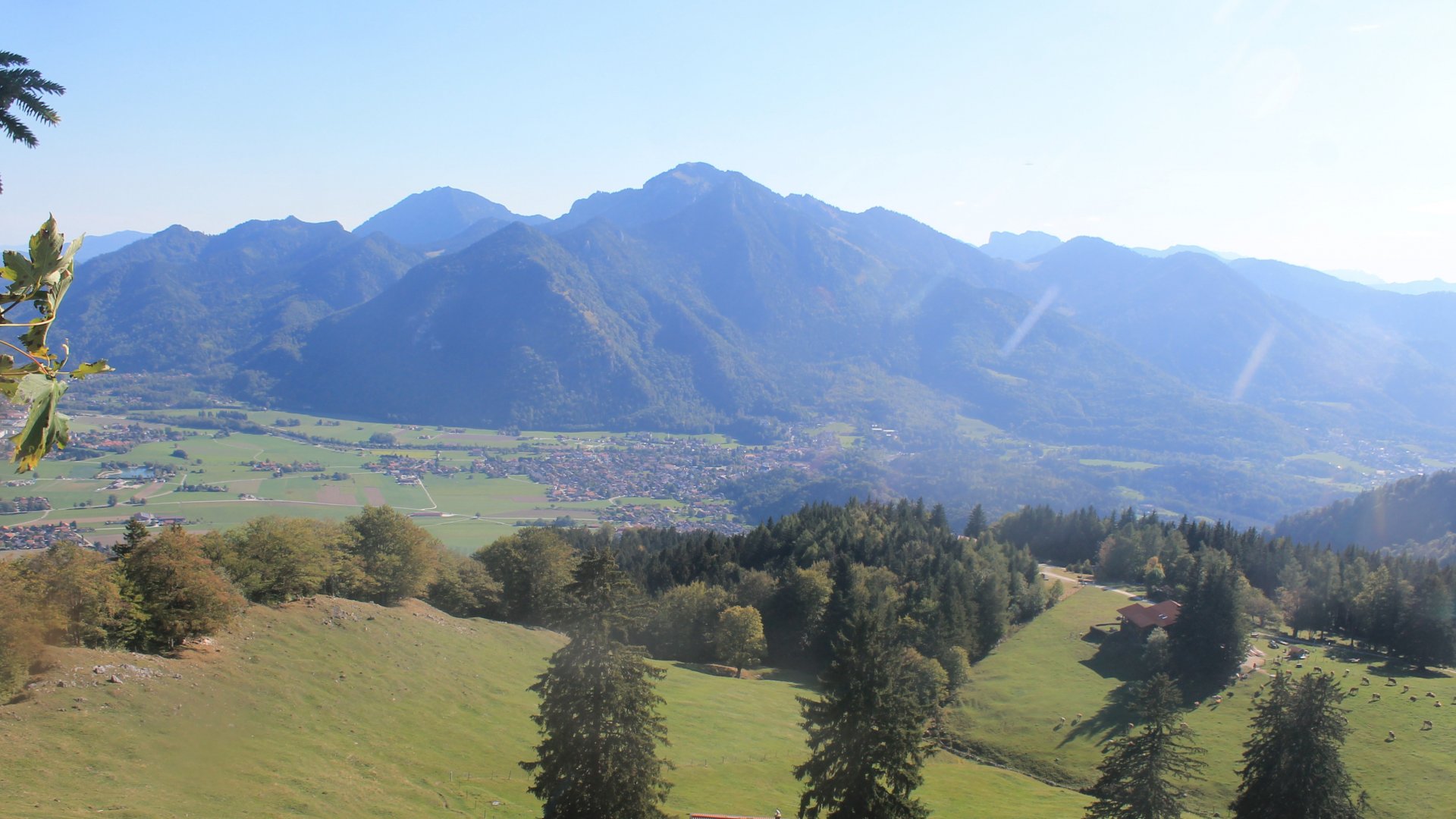 Live webcam view Staffn-Alm towards the Achental valley